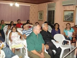 Vista parcial dos fiéis presentes 